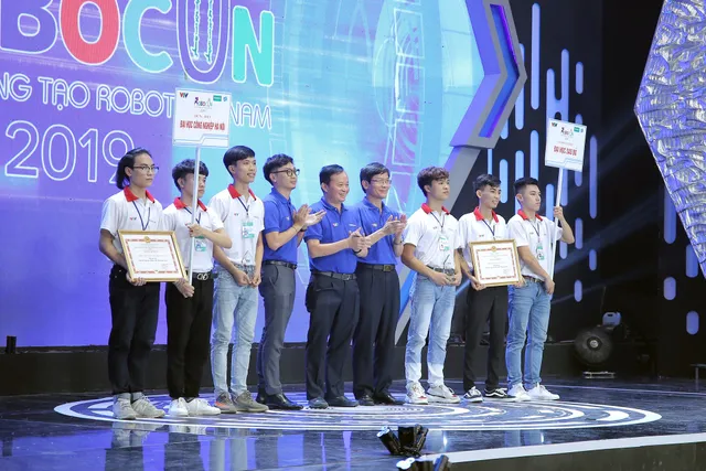 Phần thưởng cho các đội tuyển chiến thắng tại Robocon Việt Nam 2019 là gì? - Ảnh 3.