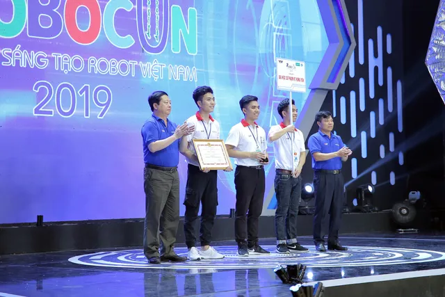 Phần thưởng cho các đội tuyển chiến thắng tại Robocon Việt Nam 2019 là gì? - Ảnh 2.