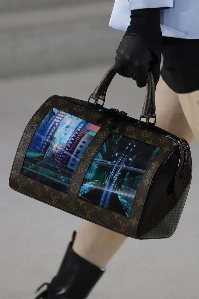 Thiết kế túi tích hợp công nghệ của Louis Vuitton gây bất ngờ giới mộ điệu - Ảnh 3. Thiết kế túi tích hợp công nghệ của Louis Vuitton gây bất ngờ giới mộ điệu - Ảnh 3.