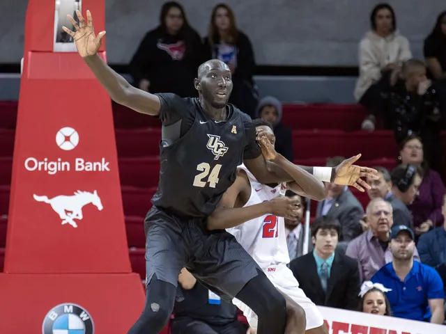 Tacko Fall - Gã khổng lồ của giới bóng rổ - Ảnh 1.