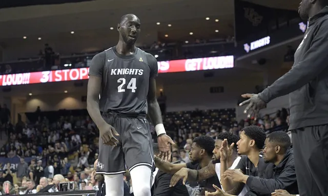 Tacko Fall - Gã khổng lồ của giới bóng rổ - Ảnh 2.