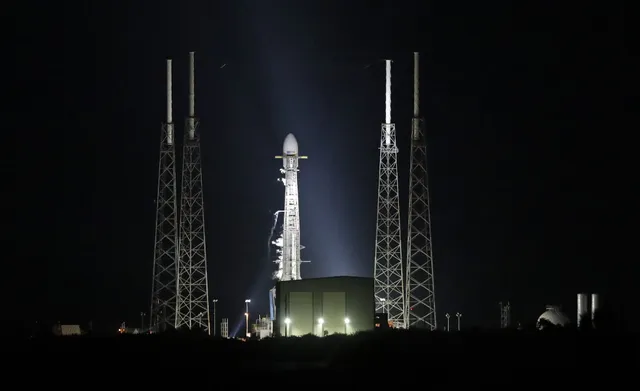 SpaceX phóng vệ tinh đầu tiên trong dự án cung cấp Internet từ vũ trụ - Ảnh 1.