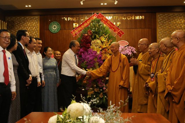 PTTg Trương Hòa Bình chúc mừng đại lễ Phật đản tại TP.HCM - Ảnh 1.