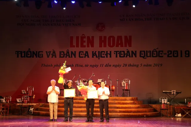 Liên hoan Tuồng và Dân ca kịch toàn quốc 2019: Vinh danh các nghệ sĩ cống hiến hết mình vì nghệ thuật - Ảnh 3.