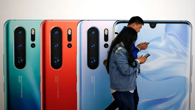 Samsung cho người dùng smartphone Huawei đổi lấy Galaxy S10 - Ảnh 1.