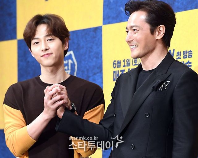Song Joong Ki tình cảm bên Jang Dong Gun ra mắt phim mới - Ảnh 7.