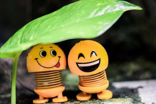 Đồ chơi thú nhún Emoji lò xo được giới trẻ săn đón bởi những biểu cảm đáng yêu - Ảnh 6.