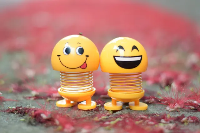 Đồ chơi thú nhún Emoji lò xo được giới trẻ săn đón bởi những biểu cảm đáng yêu - Ảnh 7.