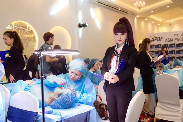 Hoa hậu Hà Thu Trang làm Trưởng ban giám khảo cuộc thi phun xăm quốc tế Asia Pacific Beauty Festival 2019 - Ảnh 3.