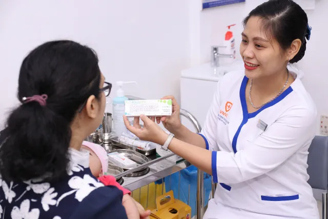 TƯ VẤN TRỰC TUYẾN: Chuyên gia giải đáp thắc mắc về sử dụng vắc xin và an toàn tiêm chủng - Ảnh 2. TƯ VẤN TRỰC TUYẾN: Chuyên gia giải đáp thắc mắc về sử dụng vắc xin và an toàn tiêm chủng - Ảnh 2.