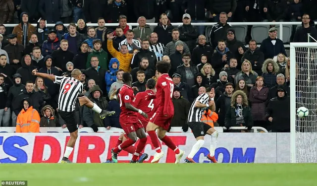 Newcastle 2-3 Liverpool: Trong rủi có may, The Kop giành ngôi đầu nhờ cái tên không ai ngờ tới - Ảnh 4. Newcastle 2-3 Liverpool: Trong rủi có may, The Kop giành ngôi đầu nhờ cái tên không ai ngờ tới - Ảnh 4.