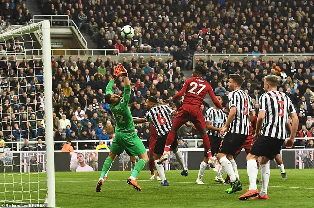 Newcastle 2-3 Liverpool: Trong rủi có may, The Kop giành ngôi đầu nhờ cái tên không ai ngờ tới - Ảnh 6. Newcastle 2-3 Liverpool: Trong rủi có may, The Kop giành ngôi đầu nhờ cái tên không ai ngờ tới - Ảnh 6.