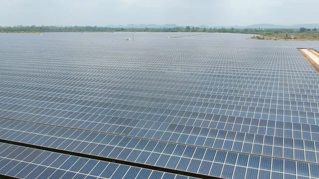 Đã mắt với cánh đồng pin mặt trời - Ảnh 3. Đã mắt với cánh đồng pin mặt trời - Ảnh 3.