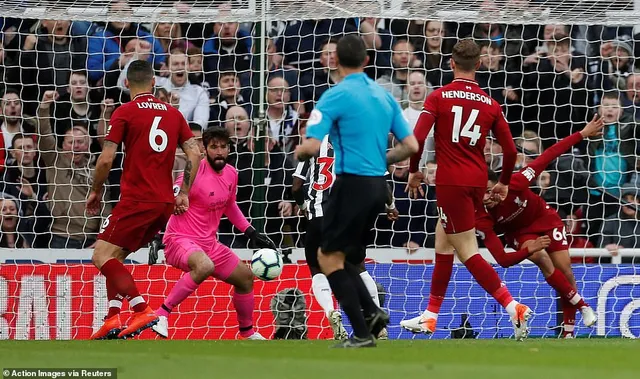 Liverpool sở hữu bộ đôi hậu vệ cánh hay nhất Ngoại hạng - Ảnh 1. Liverpool sở hữu bộ đôi hậu vệ cánh hay nhất Ngoại hạng - Ảnh 1.