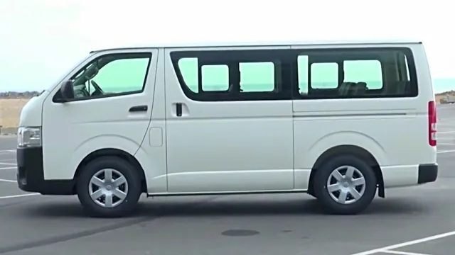 Tháng 5, giá ô tô giảm tới hàng trăm triệu đồng - Ảnh 1. Tháng 5, giá ô tô giảm tới hàng trăm triệu đồng - Ảnh 1.