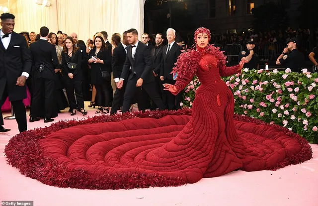 Lady Gaga, Katy Perry và Cardi B rực sáng trên thảm đỏ Met Gala 2019 - Ảnh 3.