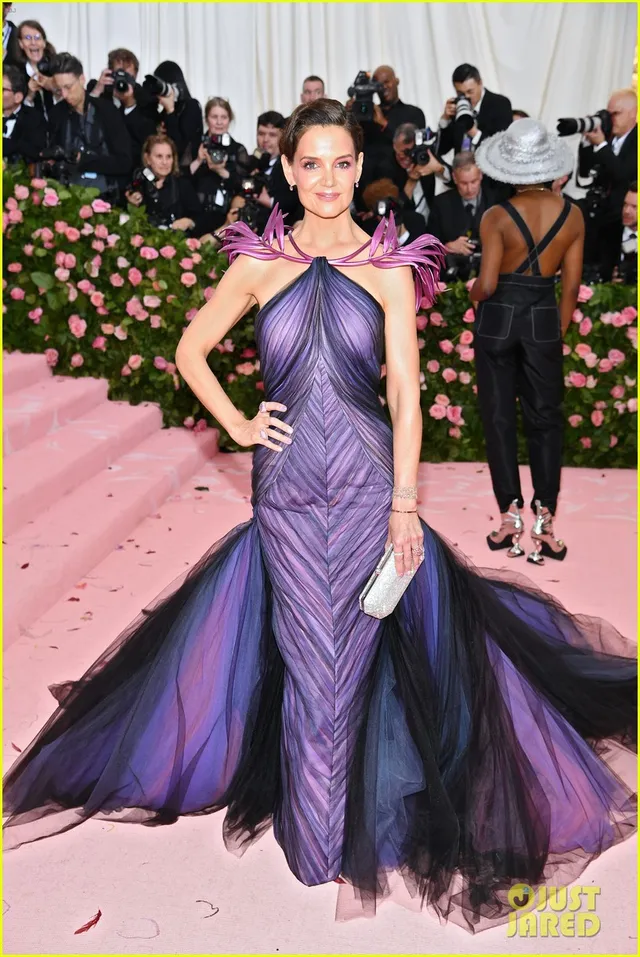 Met Gala 2019: Vợ cũ của Tom Cruise tay trong tay ngọt ngào bên tình mới - Ảnh 2.