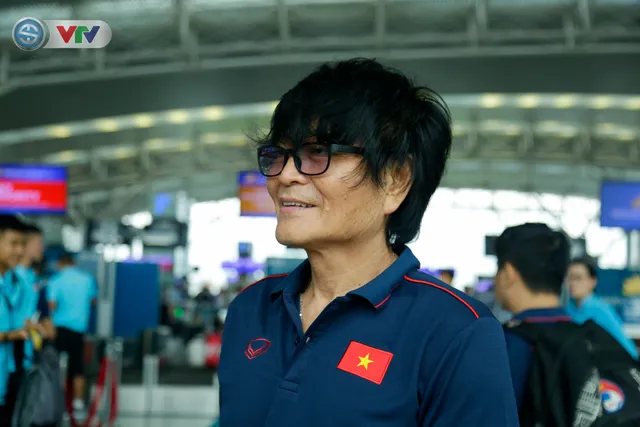 ĐT Việt Nam lên đường sang Thái Lan dự King’s Cup 2019: HLV Park Hang Seo chia tay Đình Trọng ở sân bay - Ảnh 4.