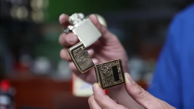 Chi hàng trăm triệu đồng để sưu tập bật lửa zippo - Ảnh 4.