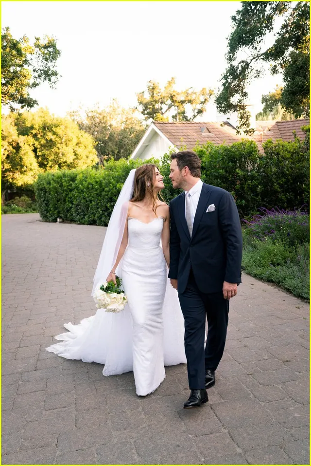 Chris Pratt - Katherine Schwarzenegger chia sẻ ảnh cưới đẹp như cổ tích - Ảnh 2.