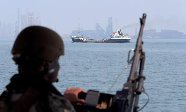 Tàu chở dầu bị tấn công: Thùng thuốc súng tại Vùng Vịnh đi đến đâu? - Ảnh 1.