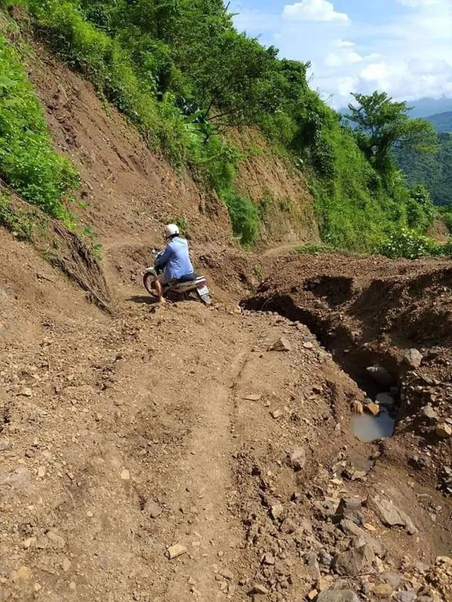 20 năm chẳng quen nổi một cung đường, các thầy cô giáo vùng cao vẫn miệt mài lên lớp - Ảnh 4.