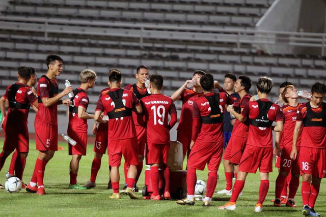 Buổi tập đầu tiên của ĐT Việt Nam tại Buriram: Khởi động nhẹ nhàng cho Kings Cup 2019 - Ảnh 14.