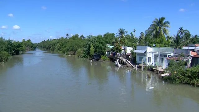 Cần Thơ: Sạt lở chia cắt nhiều đoạn đường giao thông