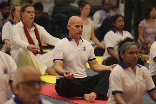 Thủ tướng Ấn Độ cùng tập yoga với hàng chục nghìn người - Ảnh 5.