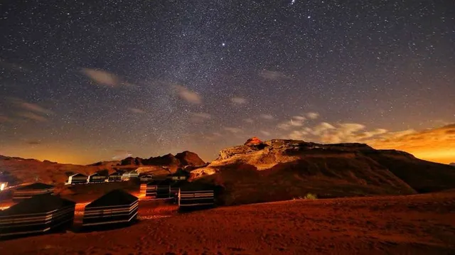 Lạc bước tại sa mạc Wadi Rum, Jordan - Ảnh 2.