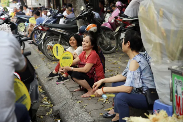 Thi THPT Quốc gia 2019: Đề thi Toán không quá khó thở đối với các thí sinh - Ảnh 4.