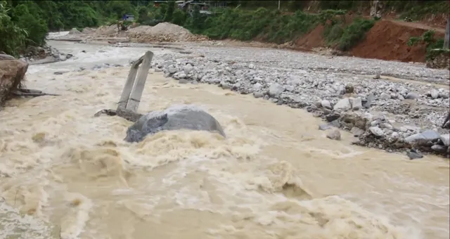 Lai Châu tập trung khắc phục mưa lũ và tìm kiếm người mất tích - Ảnh 2.