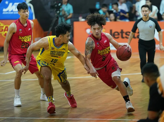 VBA 2019: Saigon Heat vươn lên ngôi đầu bảng xếp hạng - Ảnh 2.