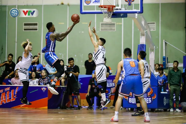 VBA 2019: Hanoi Buffaloes tiếp tục nhận thất bại ở trận derby - Ảnh 3.