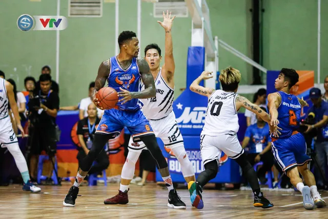 VBA 2019: Hanoi Buffaloes tiếp tục nhận thất bại ở trận derby - Ảnh 1.