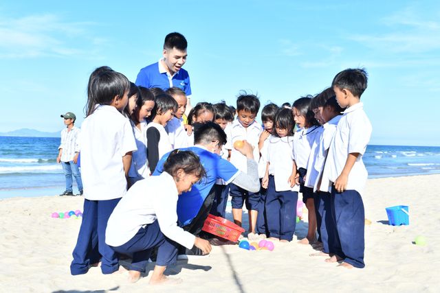 Điều ước thứ 7: Ước mơ của những đứa trẻ nghèo chưa bao giờ nhìn thấy biển - Ảnh 4.