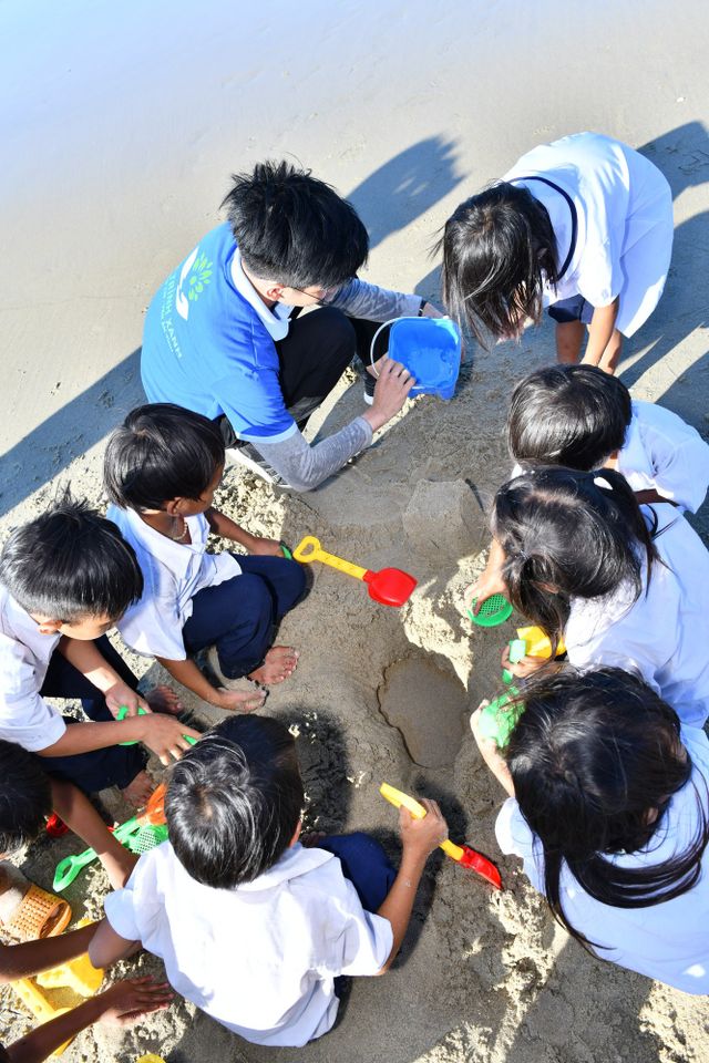 Điều ước thứ 7: Ước mơ của những đứa trẻ nghèo chưa bao giờ nhìn thấy biển - Ảnh 3.