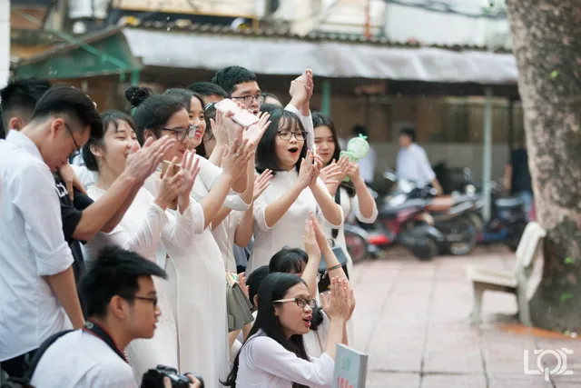 Chùm ảnh học sinh trường THPT Lê Quý Đôn - Đống Đa chia tay tuổi học trò - Ảnh 4.