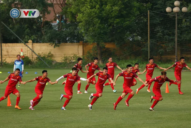 U23 Việt Nam có ngày đầu tiên tập luyện đầy đủ quân số - Ảnh 2.