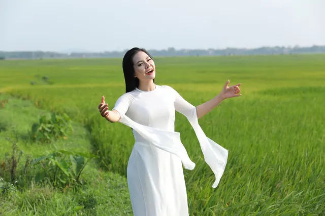 Sao mai Lương Nguyệt Anh tình cảm với diễn viên Mạnh Hưng trong MV mới - Ảnh 8. Sao mai Lương Nguyệt Anh tình cảm với diễn viên Mạnh Hưng trong MV mới - Ảnh 8.