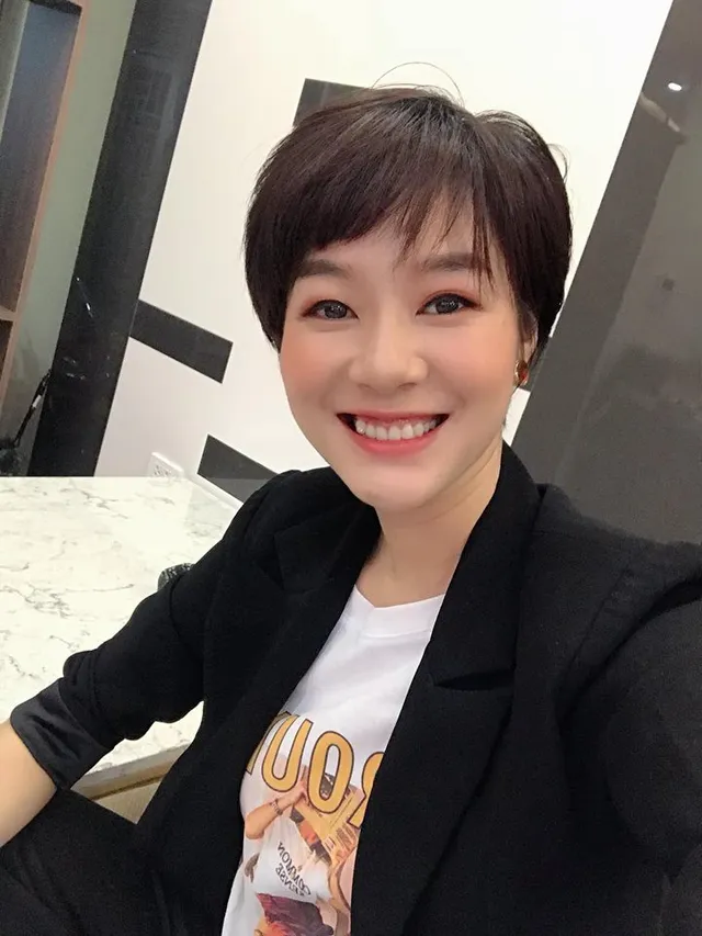 Vợ Thành Về nhà đi con ngoài đời khiến khán giả xuýt xoa vì độ tài giỏi, xinh đẹp - Ảnh 6. Vợ Thành Về nhà đi con ngoài đời khiến khán giả xuýt xoa vì độ tài giỏi, xinh đẹp - Ảnh 6.