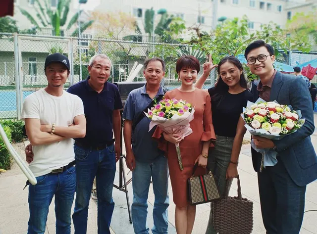 Vợ Thành Về nhà đi con ngoài đời khiến khán giả xuýt xoa vì độ tài giỏi, xinh đẹp - Ảnh 9. Vợ Thành Về nhà đi con ngoài đời khiến khán giả xuýt xoa vì độ tài giỏi, xinh đẹp - Ảnh 9.