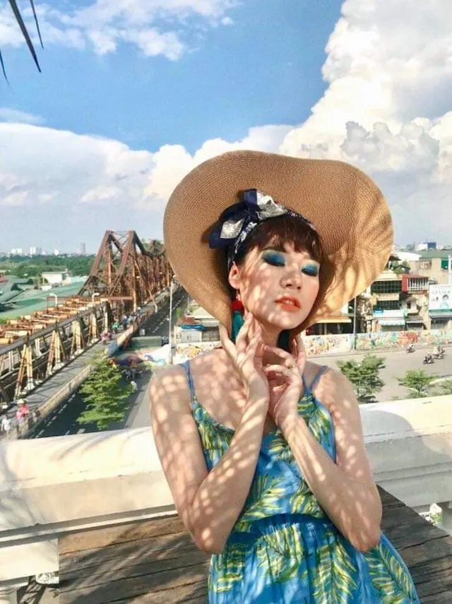 Vợ Thành Về nhà đi con ngoài đời khiến khán giả xuýt xoa vì độ tài giỏi, xinh đẹp - Ảnh 2. Vợ Thành Về nhà đi con ngoài đời khiến khán giả xuýt xoa vì độ tài giỏi, xinh đẹp - Ảnh 2.