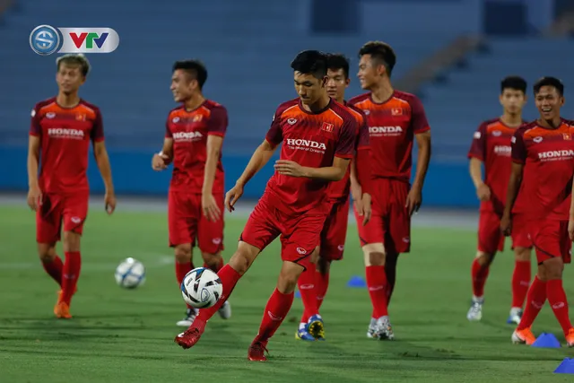 ẢNH: U23 Việt Nam tập làm quen sân vận động Việt Trì, sẵn sàng so tài U23 Myanmar - Ảnh 7. ẢNH: U23 Việt Nam tập làm quen sân vận động Việt Trì, sẵn sàng so tài U23 Myanmar - Ảnh 7.