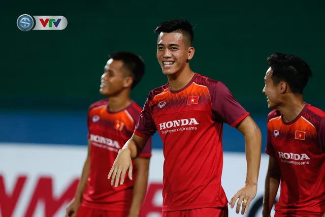 ẢNH: U23 Việt Nam tập làm quen sân vận động Việt Trì, sẵn sàng so tài U23 Myanmar - Ảnh 6. ẢNH: U23 Việt Nam tập làm quen sân vận động Việt Trì, sẵn sàng so tài U23 Myanmar - Ảnh 6.