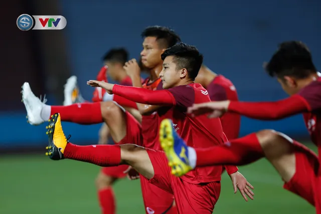 ẢNH: U23 Việt Nam tập làm quen sân vận động Việt Trì, sẵn sàng so tài U23 Myanmar - Ảnh 4. ẢNH: U23 Việt Nam tập làm quen sân vận động Việt Trì, sẵn sàng so tài U23 Myanmar - Ảnh 4.