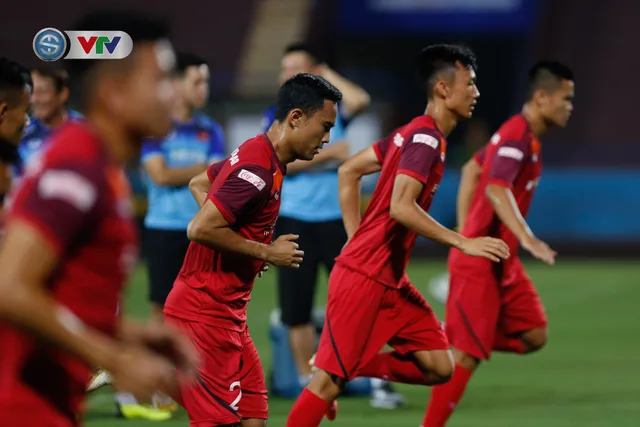 ẢNH: U23 Việt Nam tập làm quen sân vận động Việt Trì, sẵn sàng so tài U23 Myanmar - Ảnh 3. ẢNH: U23 Việt Nam tập làm quen sân vận động Việt Trì, sẵn sàng so tài U23 Myanmar - Ảnh 3.