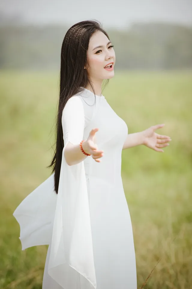 Sao mai Lương Nguyệt Anh tình cảm với diễn viên Mạnh Hưng trong MV mới - Ảnh 9. Sao mai Lương Nguyệt Anh tình cảm với diễn viên Mạnh Hưng trong MV mới - Ảnh 9.
