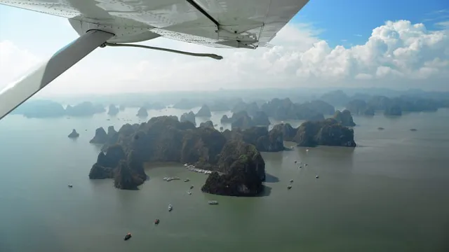 Trực thăng ngắm cảnh vịnh Hạ Long tuyệt đẹp lên CNN - Ảnh 4. Trực thăng ngắm cảnh vịnh Hạ Long tuyệt đẹp lên CNN - Ảnh 4.