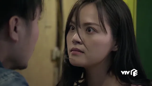 Về nhà đi con - Tập 38: Đau khổ vì bị chồng bôi nhọ, Huệ (Thu Quỳnh) bật chế độ My sói dọn đồ bỏ đi - Ảnh 8. Về nhà đi con - Tập 38: Đau khổ vì bị chồng bôi nhọ, Huệ (Thu Quỳnh) bật chế độ My sói dọn đồ bỏ đi - Ảnh 8.